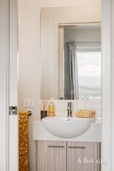 https://images.listonce.com.au/custom/160x/listings/12-maria-close-lilydale-vic-3140/307/01812307_img_16.jpg?jGh5kTAjONM