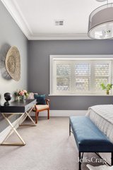 https://images.listonce.com.au/custom/160x/listings/12-missouri-avenue-brighton-vic-3186/752/01812752_img_07.jpg?WYzOajLqGWg