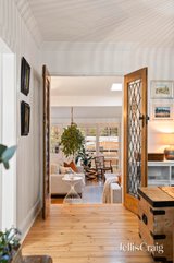 https://images.listonce.com.au/custom/160x/listings/12-mitchell-avenue-warrandyte-vic-3113/365/01977365_img_03.jpg?vCX8PuO7Xw8