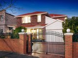 https://images.listonce.com.au/custom/160x/listings/12-narrak-road-balwyn-vic-3103/989/01683989_img_01.jpg?4xyfUaZ9YYY
