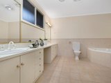 https://images.listonce.com.au/custom/160x/listings/12-narrak-road-balwyn-vic-3103/989/01683989_img_07.jpg?7RUR_H5E1to