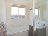 https://images.listonce.com.au/custom/160x/listings/12-nigella-avenue-corio-vic-3214/982/01698982_img_08.jpg?Hd4kO3zdkc4