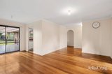 https://images.listonce.com.au/custom/160x/listings/12-russell-avenue-woodend-vic-3442/703/01839703_img_04.jpg?fngQBf-ii8Q