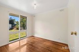 https://images.listonce.com.au/custom/160x/listings/12-russell-avenue-woodend-vic-3442/703/01839703_img_12.jpg?KM4UIu9FjlY