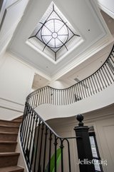 https://images.listonce.com.au/custom/160x/listings/12-sylvander-street-balwyn-north-vic-3104/189/01988189_img_17.jpg?jvTisp9Luqo