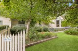 https://images.listonce.com.au/custom/160x/listings/12-tennyson-street-woodend-vic-3442/053/01627053_img_01.jpg?hTMuCm18Cys