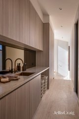 https://images.listonce.com.au/custom/160x/listings/12-wales-street-northcote-vic-3070/668/01751668_img_10.jpg?ixtw180Djj0