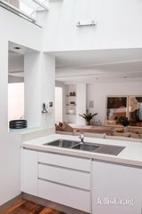 https://images.listonce.com.au/custom/160x/listings/12-waterloo-place-richmond-vic-3121/693/01773693_img_06.jpg?U35dAl_ex0Q