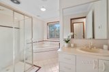 https://images.listonce.com.au/custom/160x/listings/12-willaura-place-yallambie-vic-3085/733/01738733_img_11.jpg?w2m0BFLHe4g