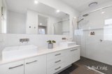 https://images.listonce.com.au/custom/160x/listings/121-alameda-avenue-mornington-vic-3931/534/01934534_img_10.jpg?Nk6UI-vI-5E