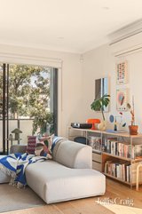 https://images.listonce.com.au/custom/160x/listings/121-barker-street-cheltenham-vic-3192/168/01977168_img_05.jpg?Q7JEDNVqL0U