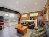 https://images.listonce.com.au/custom/160x/listings/121-bastow-road-lilydale-vic-3140/322/01525322_img_11.jpg?NcBPN82ML4o