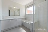 https://images.listonce.com.au/custom/160x/listings/121-beaufort-road-croydon-vic-3136/070/01860070_img_09.jpg?S1I_I6UvWNc