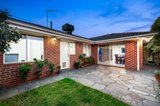 https://images.listonce.com.au/custom/160x/listings/121-fernhurst-drive-glen-waverley-vic-3150/963/01660963_img_13.jpg?iLF88CaLv08