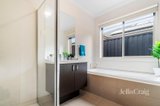 https://images.listonce.com.au/custom/160x/listings/121-gordons-road-south-morang-vic-3752/475/01916475_img_07.jpg?e-jDJiWW7gg