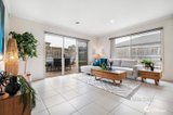 https://images.listonce.com.au/custom/160x/listings/121-gordons-road-south-morang-vic-3752/977/01718977_img_04.jpg?aBWe9ItalVk