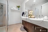 https://images.listonce.com.au/custom/160x/listings/121-gordons-road-south-morang-vic-3752/977/01718977_img_09.jpg?7Q25ULQacEM
