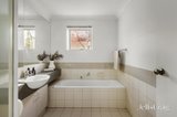 https://images.listonce.com.au/custom/160x/listings/1219-227-auburn-road-hawthorn-vic-3122/697/01961697_img_06.jpg?3CRaiTaunRM