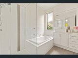 https://images.listonce.com.au/custom/160x/listings/122-24-winbourne-road-mount-waverley-vic-3149/053/01927053_img_12.jpg?Eeuwkugu1Qc