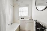 https://images.listonce.com.au/custom/160x/listings/122-collins-street-diamond-creek-vic-3089/822/01971822_img_11.jpg?yiy-nX-25nA