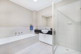 https://images.listonce.com.au/custom/160x/listings/122-mckelvie-court-glen-waverley-vic-3150/089/01661089_img_09.jpg?-PghHNCVLwI