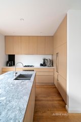 https://images.listonce.com.au/custom/160x/listings/122-thorpe-street-newport-vic-3015/310/01738310_img_07.jpg?1_rrOsrdSzg