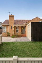 https://images.listonce.com.au/custom/160x/listings/122-thorpe-street-newport-vic-3015/310/01738310_img_12.jpg?t-gE4ypcu9s