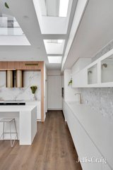 https://images.listonce.com.au/custom/160x/listings/122-woolton-avenue-thornbury-vic-3071/088/01811088_img_09.jpg?cLYI4si_XMU