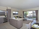 https://images.listonce.com.au/custom/160x/listings/123-7-nerissa-grove-oak-park-vic-3046/489/00847489_img_02.jpg?qw0-rUGcHQI