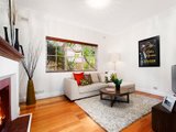 https://images.listonce.com.au/custom/160x/listings/123-pine-avenue-elwood-vic-3184/240/01794240_img_02.jpg?oX86QttdUm0