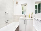 https://images.listonce.com.au/custom/160x/listings/123-pine-avenue-elwood-vic-3184/240/01794240_img_07.jpg?DqjzwjzNg2Q