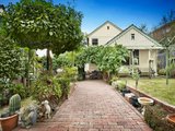 https://images.listonce.com.au/custom/160x/listings/123-winfield-road-balwyn-north-vic-3104/896/01684896_img_09.jpg?c1Ot0QLDbzA