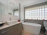 https://images.listonce.com.au/custom/160x/listings/124-heathmont-road-ringwood-vic-3134/568/00620568_img_09.jpg?emGB6FUQQvQ