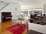 https://images.listonce.com.au/custom/160x/listings/124-lind-street-strathmore-vic-3041/445/00847445_img_02.jpg?pDadqvgr-6A