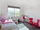 https://images.listonce.com.au/custom/160x/listings/124-lind-street-strathmore-vic-3041/445/00847445_img_07.jpg?G-x_GQNP8BY