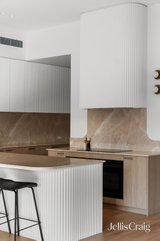 https://images.listonce.com.au/custom/160x/listings/125-head-street-brighton-vic-3186/686/01932686_img_05.jpg?rTBYj0EkWH4