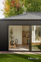 https://images.listonce.com.au/custom/160x/listings/125-head-street-brighton-vic-3186/686/01932686_img_18.jpg?2IgcHuZ3spo
