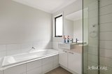 https://images.listonce.com.au/custom/160x/listings/125-spriggs-drive-croydon-vic-3136/822/01907822_img_09.jpg?UlVQQwaufXY