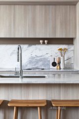 https://images.listonce.com.au/custom/160x/listings/1254-wattletree-road-malvern-vic-3144/389/01016389_img_14.jpg?TCvNWukhzBg