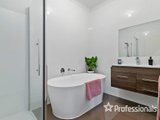 https://images.listonce.com.au/custom/160x/listings/125a-pembroke-road-mooroolbark-vic-3138/690/01525690_img_10.jpg?3T5hXMOPY6w