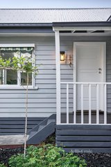 https://images.listonce.com.au/custom/160x/listings/1269-nell-street-west-watsonia-vic-3087/461/01583461_img_02.jpg?E7vXysCT_zk