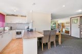 https://images.listonce.com.au/custom/160x/listings/127-anslow-street-woodend-vic-3442/308/01109308_img_05.jpg?aAtN7Ny6WIQ