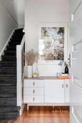 https://images.listonce.com.au/custom/160x/listings/127-neville-street-keilor-east-vic-3033/392/01118392_img_10.jpg?vYvdaGLy6wo