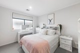 https://images.listonce.com.au/custom/160x/listings/128-evans-drive-croydon-vic-3136/734/01584734_img_11.jpg?8pT_DkVZpwE