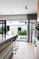 https://images.listonce.com.au/custom/160x/listings/128-park-street-st-kilda-west-vic-3182/433/01813433_img_11.jpg?UEE590Xfvj4