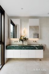 https://images.listonce.com.au/custom/160x/listings/129-derby-street-kew-vic-3101/551/01814551_img_21.jpg?VFVMofsar10