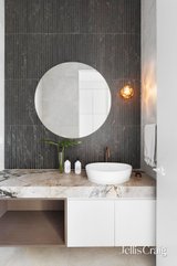 https://images.listonce.com.au/custom/160x/listings/129-derby-street-kew-vic-3101/551/01814551_img_28.jpg?130TaHH2oeI