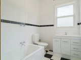 https://images.listonce.com.au/custom/160x/listings/129-duke-street-castlemaine-vic-3450/372/00616372_img_08.jpg?rt3JI3kmhXs