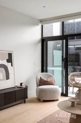 https://images.listonce.com.au/custom/160x/listings/1295-darebin-street-heidelberg-vic-3084/882/01915882_img_05.jpg?NH--KMQKH5Q