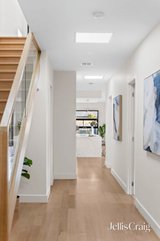 https://images.listonce.com.au/custom/160x/listings/12a-avocet-street-doncaster-east-vic-3109/022/01934022_img_02.jpg?Bljws9EH8Cc